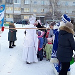 ООО "Управляющая компания - 5 КГО" организовала новогодний праздник во дворе дома 11 по пр. Славы, г. Копейск